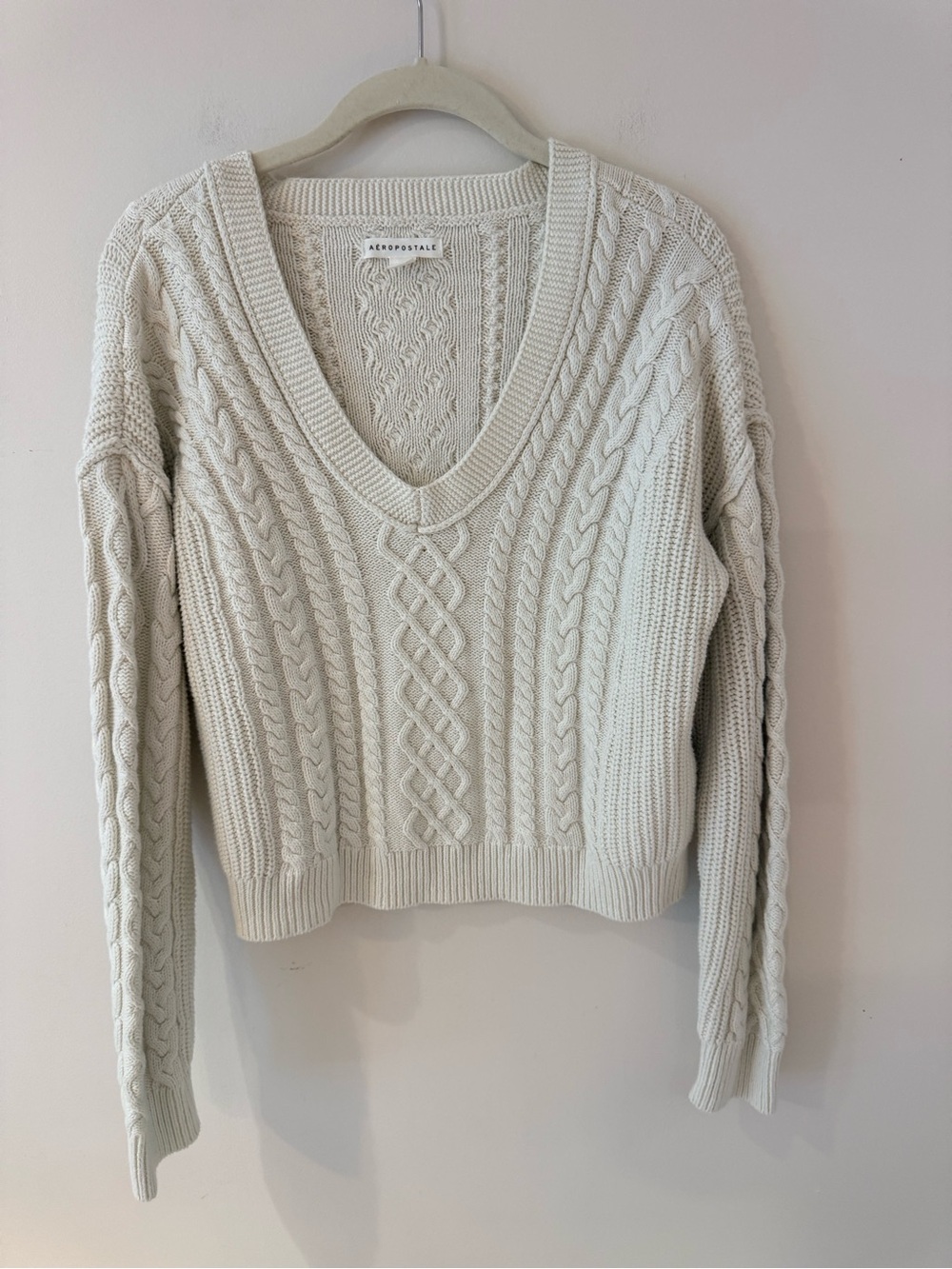 Aeropostale Women’s Cream Cable V-Neck Pullover Sweater. Size medium.